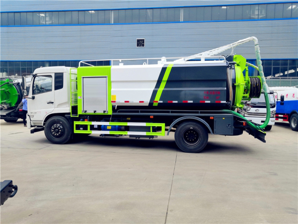 東風(fēng)天錦15方清洗吸污車(chē)
